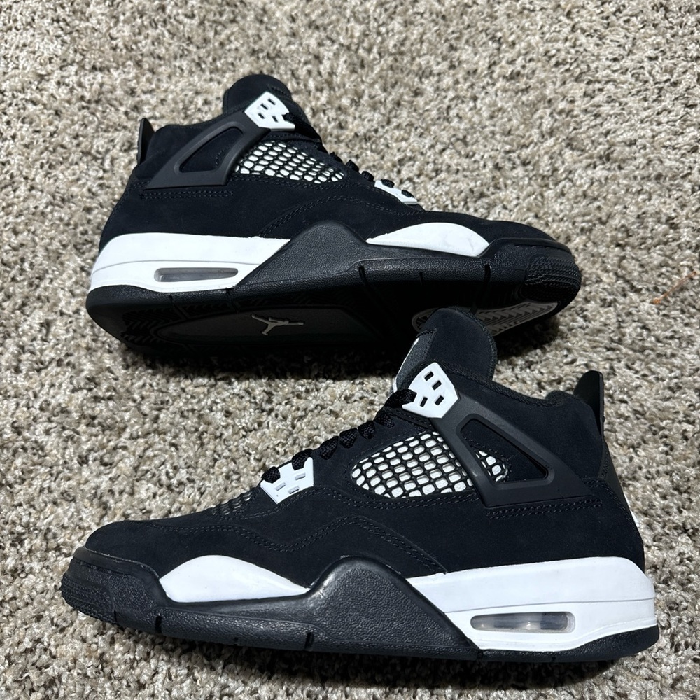 Jordan 4 White Thunder - Picture 2 of 9